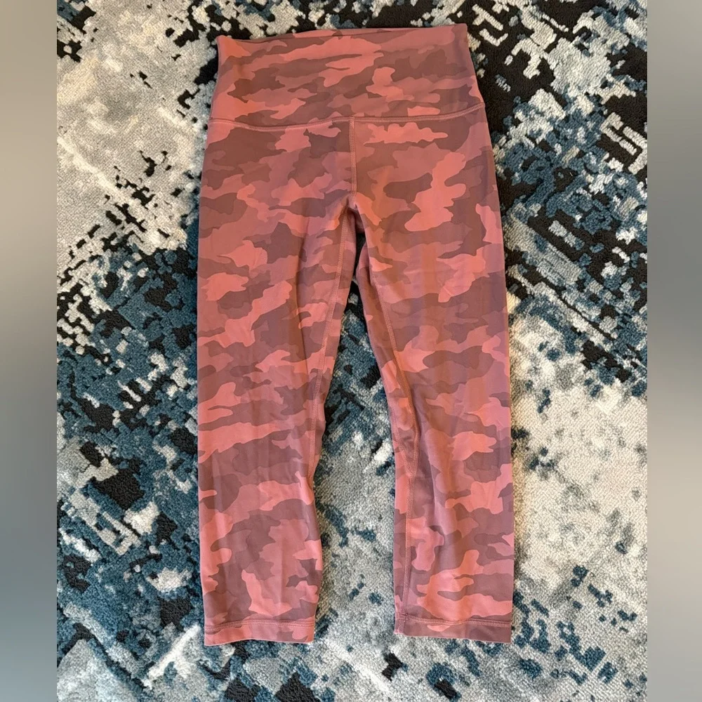 EUC lululemon Align Crop 21” Size 8 -049 - Picture 1 of 4